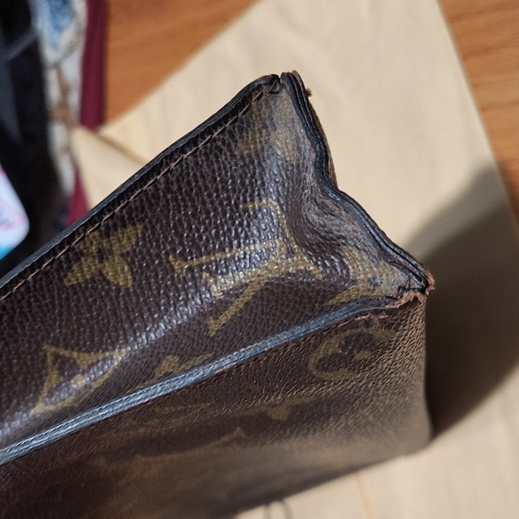 Authentic Louis Vuitton Monogram Poche Toilette 19 M47544 Cosmetics Pouch - Picture 16 of 16